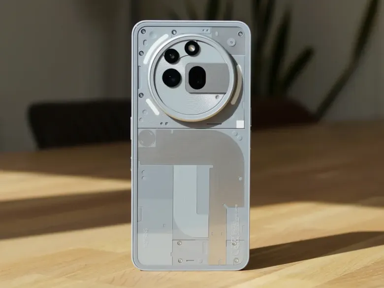 Καταπληκτικά Νέα! Τα δυο νέα τηλέφωνα που αναβάθμισαν σε Τίποτα OS 4.0!