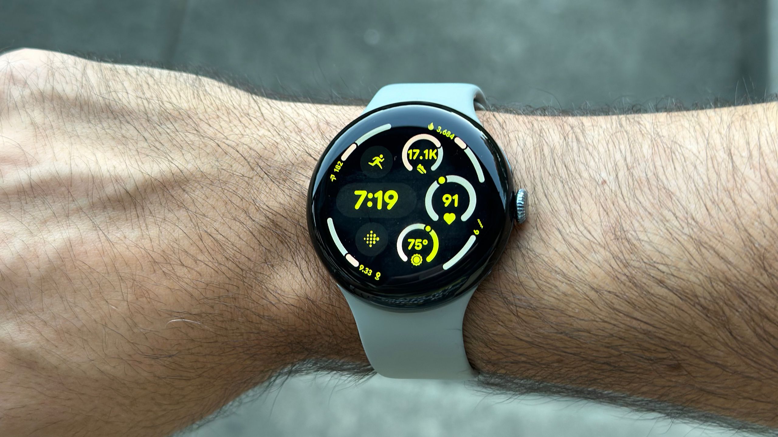Ξεχάστε το Pixel Watch 4. Το περσινό Pixel Watch 3 εξακολουθεί να είναι το αγαπημένο μου καθημερινό smartwatch Android και είναι φθηνότερο από ποτέ αυτήν τη στιγμή