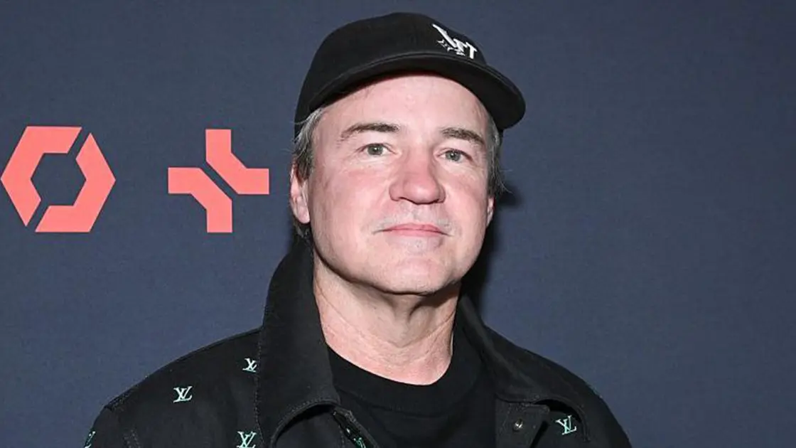 «Σοκ και Δέος: Το Βίντεο που Αποκαλύπτει την Τραγική Στιγμή που Ο Vince Zampella Παγιδεύτηκε στη Φλεγόμενη Ferrari του!»