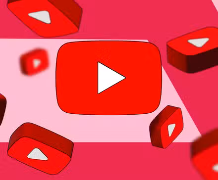 Πολλαπλά τρισδιάστατα λογότυπα YouTube που επιπλέουν σε ροζ και κόκκινο φόντο