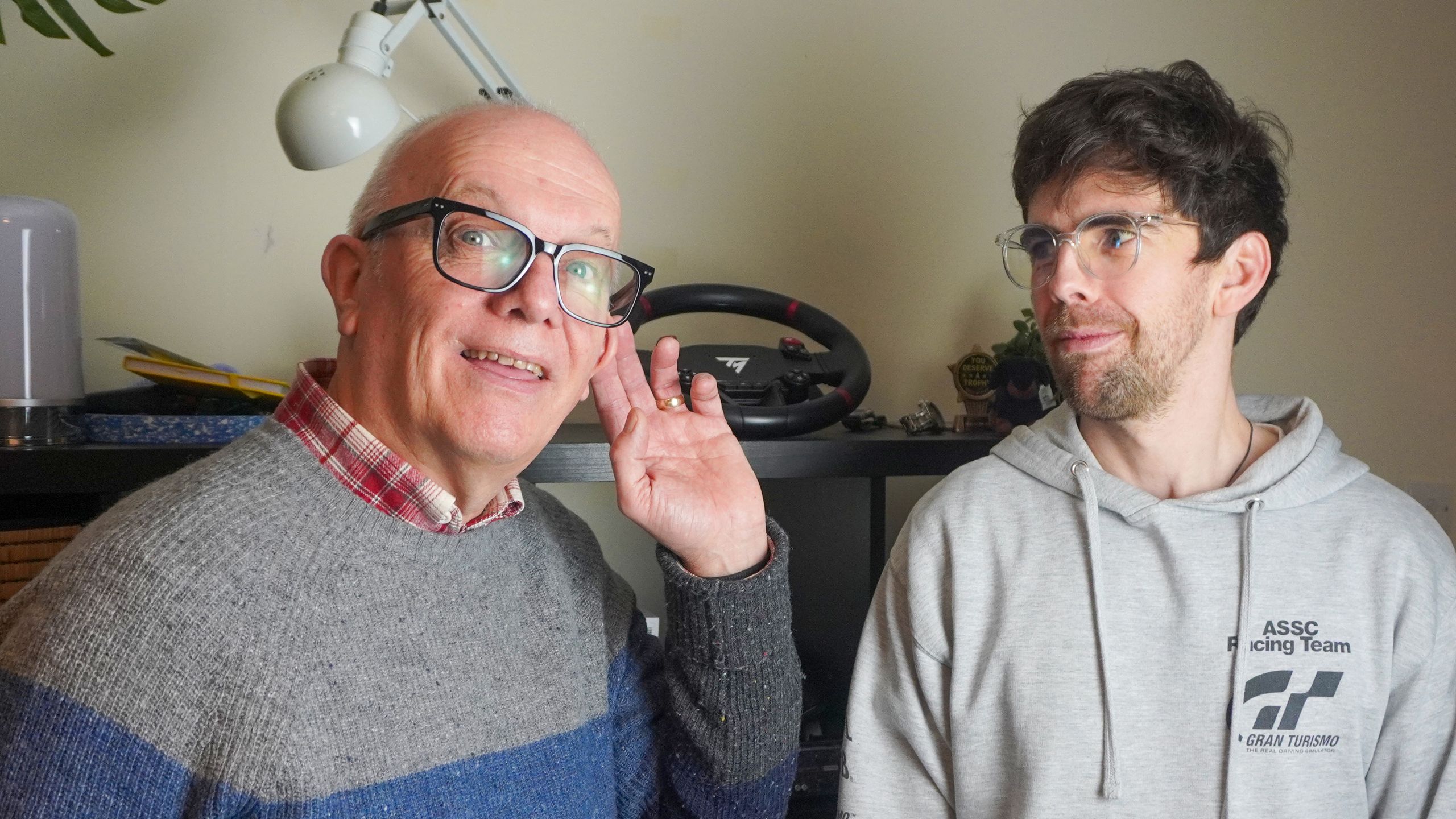 «Δώρισα στον μπαμπά μου έξυπνα ηχητικά γυαλιά για Χριστούγεννα – η αντίδρασή του θα σας συγκλονίσει!»