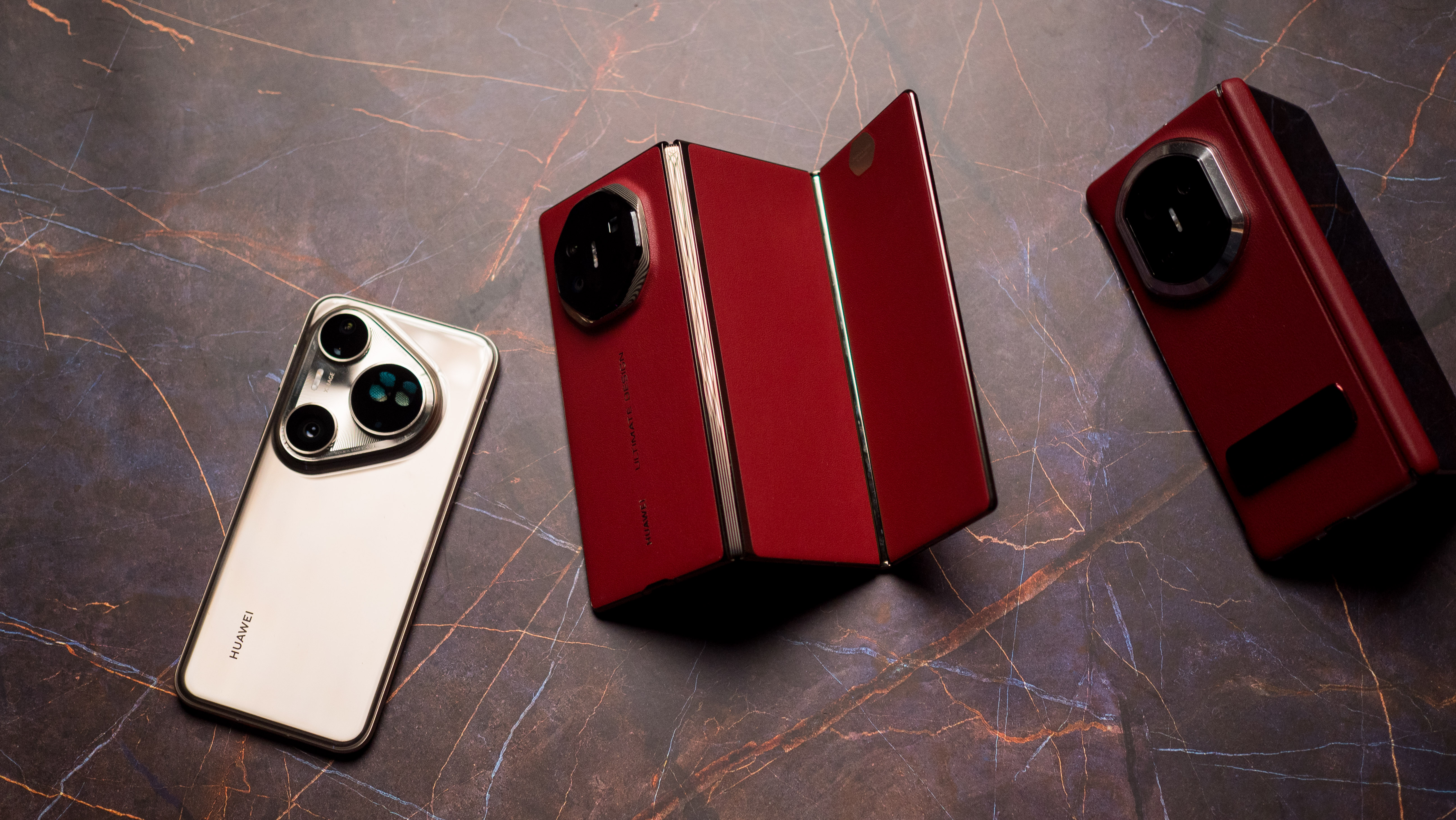 Huawei Mate XT δίπλα στο Mate X7