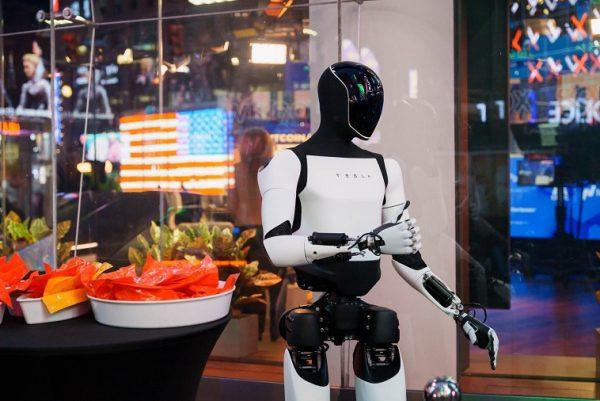 «Ρομπότ του Μέλλοντος: Θα υλοποιήσει ο Μασκ τα σχέδιά του ή θα τον ξεπεράσει η Κίνα;»