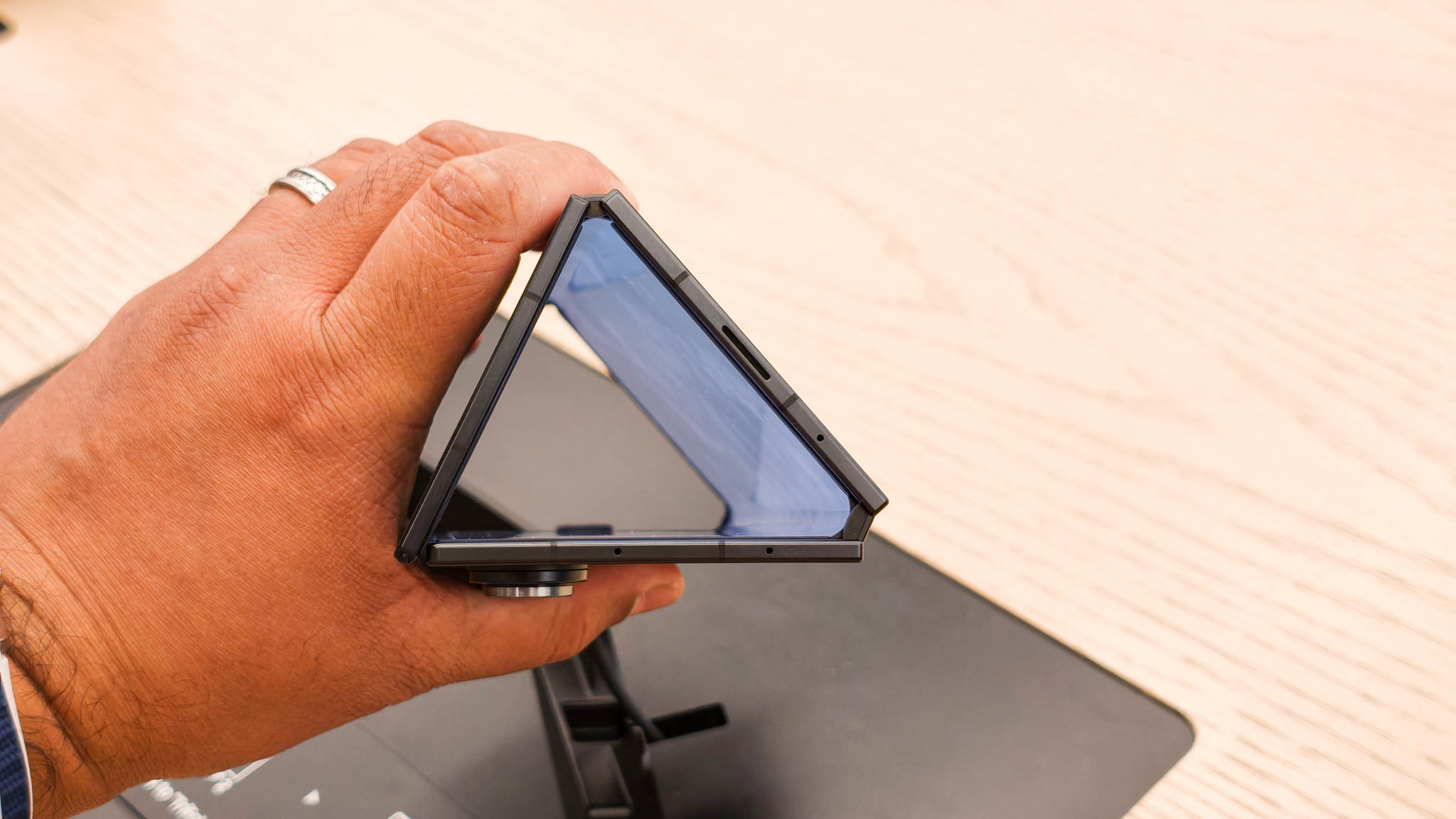 Πρόχειρες δοκιμές Samsung Galaxy Z TriFold στο Dubai Mall στο Android Central