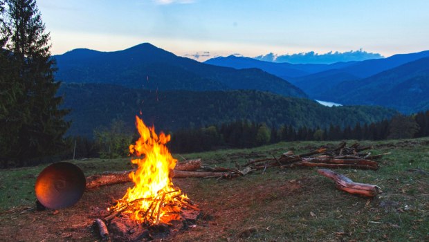 «Ανακαλύφθηκε! Πόσο παλιά είναι η τέχνη του να ανάβουμε φωτιά; Τουλάχιστον 400.000 χρόνια πριν από τον Προμηθέα!»