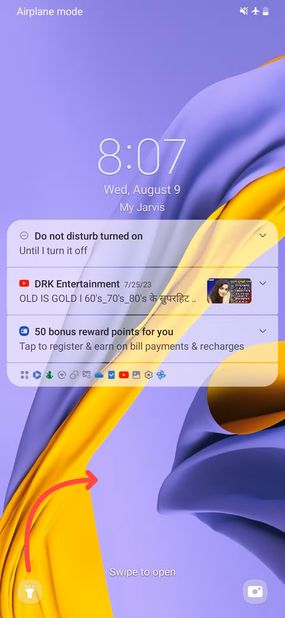 Showing a Samsung phone lock screen with the added torchlight shortcut on the left corner of the screen with notifications