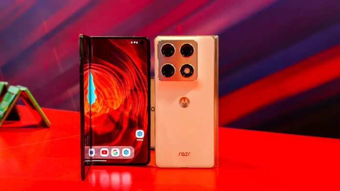 Motorola Razr Fold εναντίον Google Pixel 10 Pro Fold
