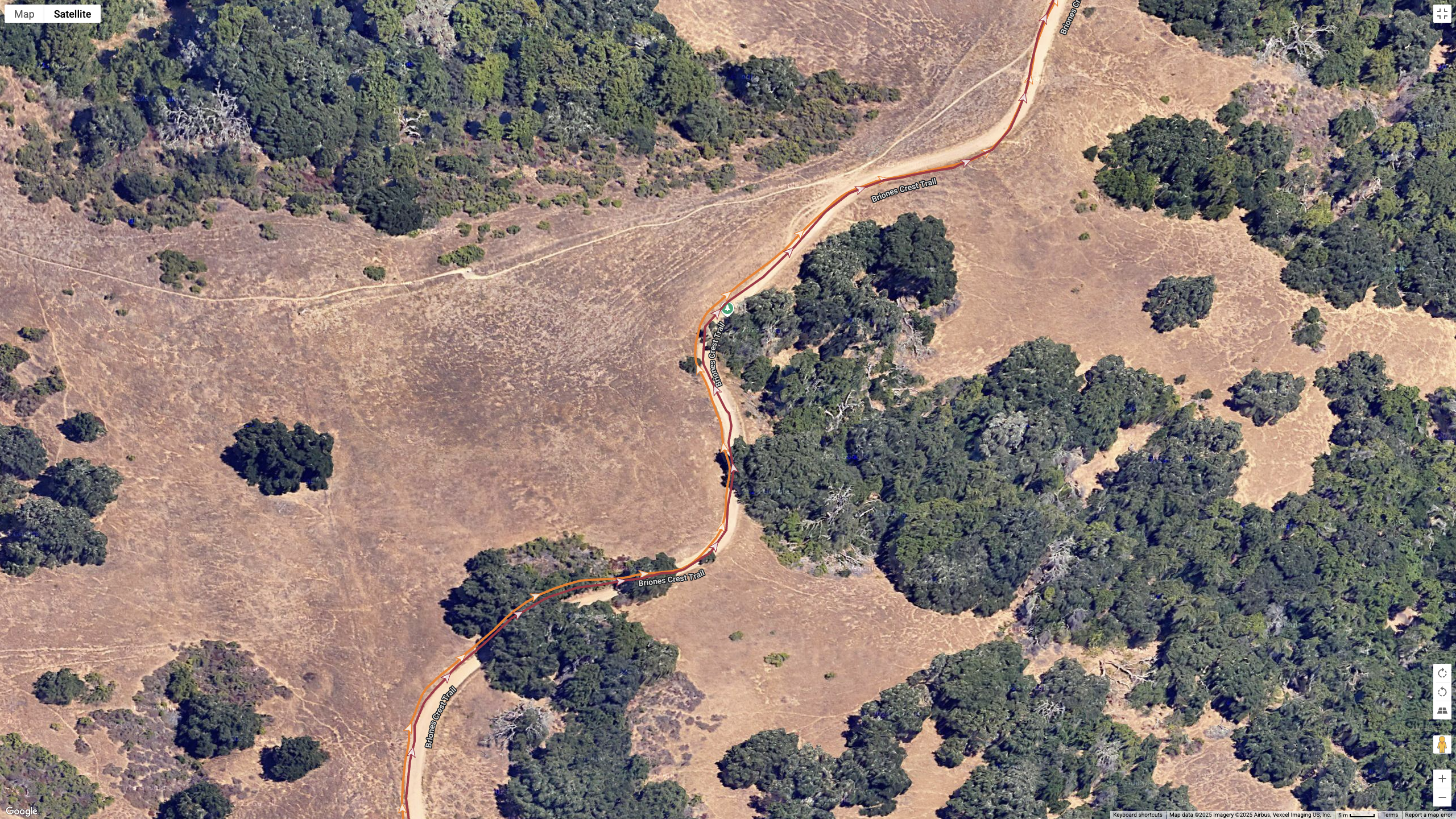 A satellite map showing how the GPS lines for the COROS NOMAD (orange) and Garmin Forerunner 970 (red) compare during a hike.