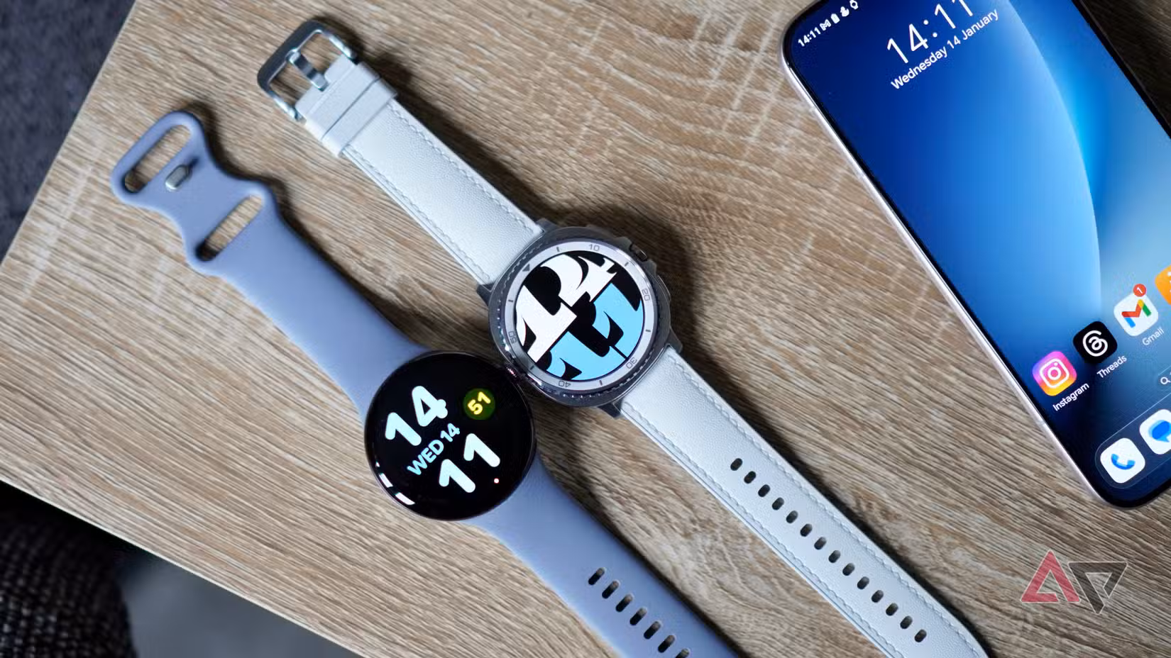 Το Samsung Galaxy Watch 8 Classic και το Google Pixel Watch 4