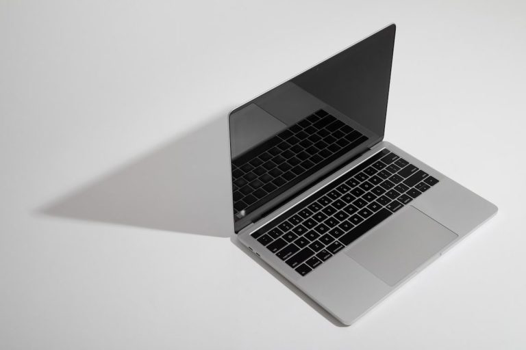 Η Apple θα λανσάρει την οθόνη αφής OLED MacBook Pro με τσιπ M6