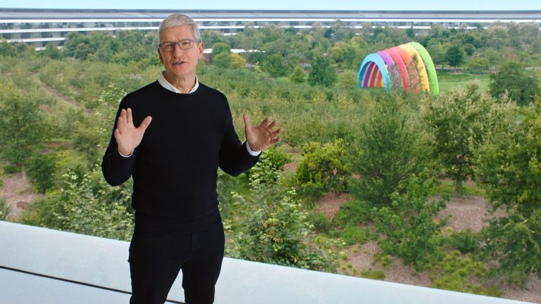 Ο Tim Cook λέει δύο πράγματα που έχουν μεγαλύτερη σημασία στην Apple ενόψει της 50ής επετείου της εταιρείας