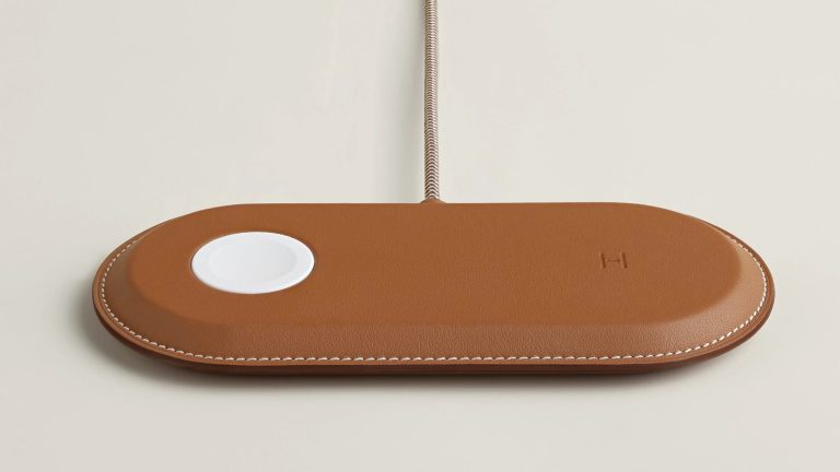 Η Hermès πουλάει τώρα 1.250 $+ φορτιστές MagSafe τυλιγμένους με δέρμα μοσχαριού
