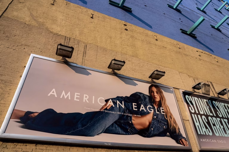 American Eagle: Προβλέπει ισχυρότερη αύξηση πωλήσεων χάρη στους εύπορους νέους καταναλωτές –