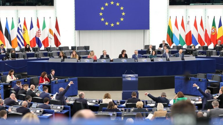 Το Ευρωκοινοβούλιο ζητά κανόνες για την τεχνητή νοημοσύνη και τα πνευματικά δικαιώματα