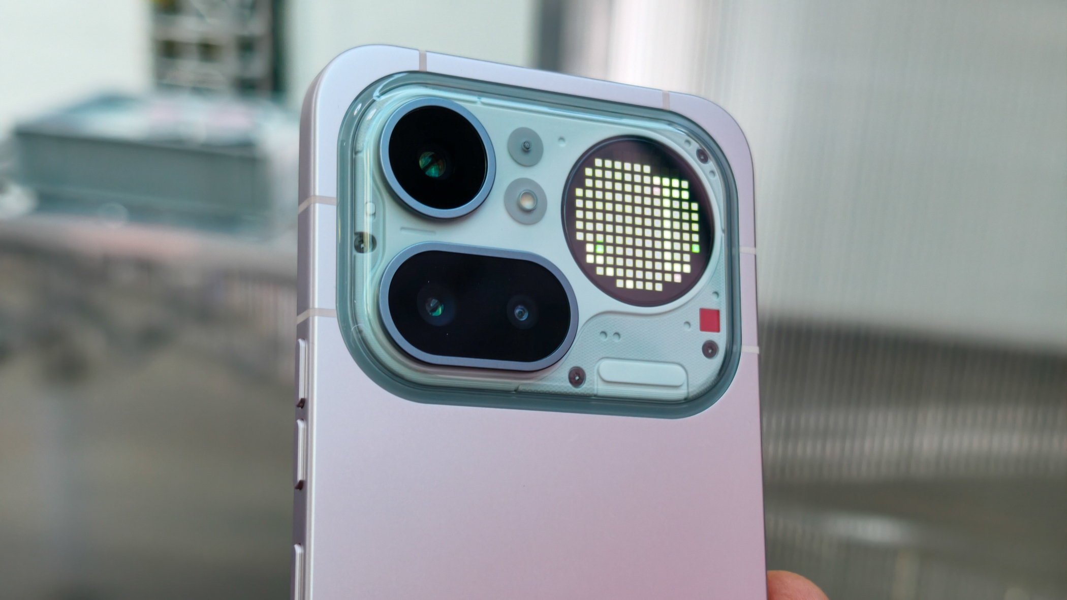 Nothing Phone 4a Pro Pink από την κυκλοφορία στο Λονδίνο