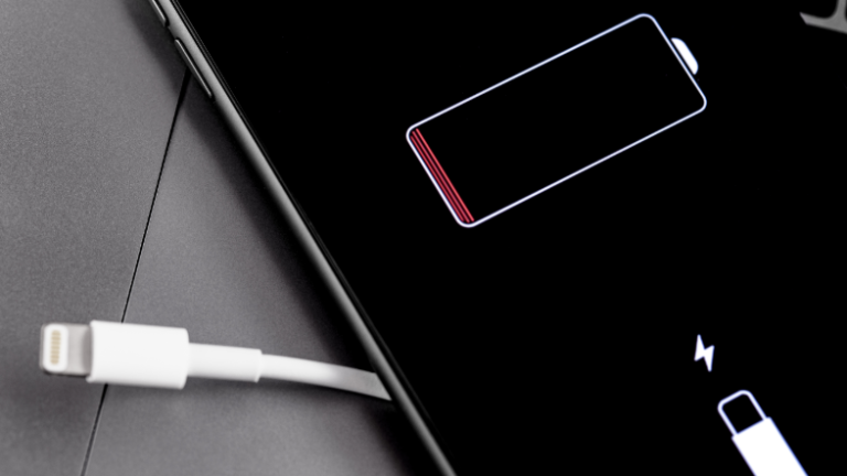 Ρώτησα το ChatGPT γιατί η μπαταρία του τηλεφώνου μου αδειάζει τόσο γρήγορα — εδώ είναι η απλή λύση που πραγματικά λειτούργησε