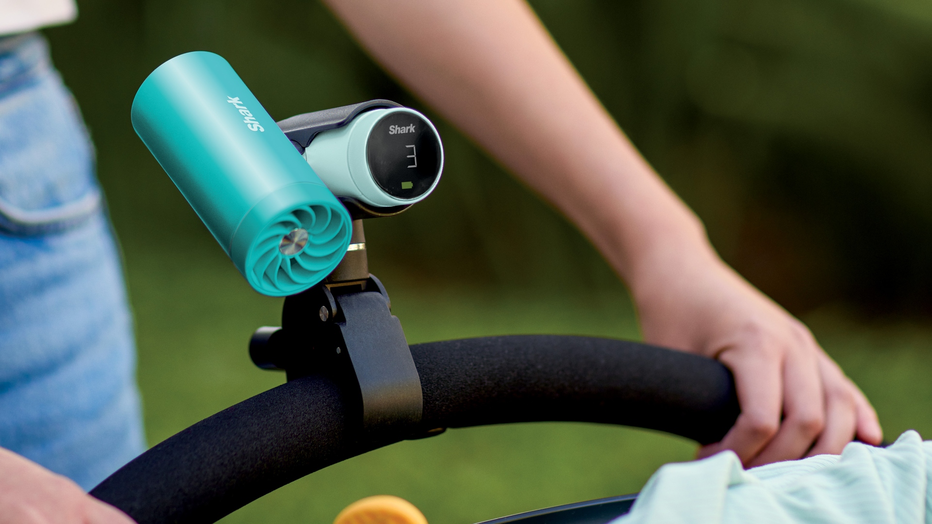 Το Shark ChillPill προσαρτημένο σε ένα καρότσι