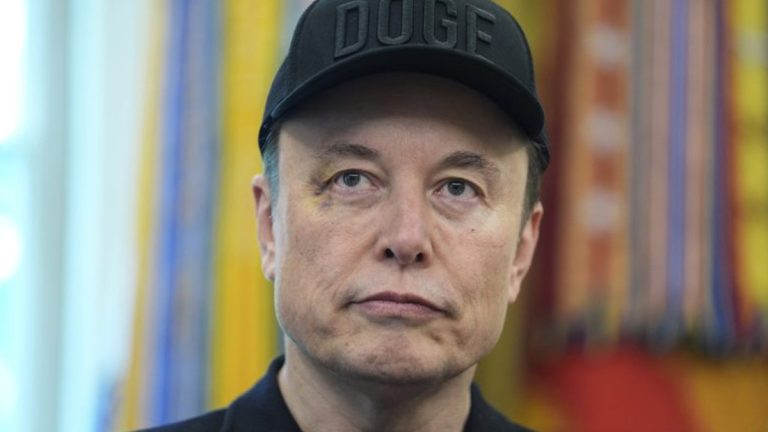 Η Neuralink του Ίλον Μασκ σχεδιάζει «μαζική παραγωγή» εμφυτευμάτων εγκεφάλου το 2026