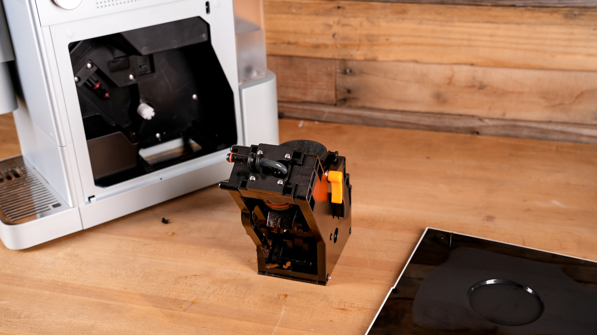 Παρασκευαστής εσπρέσο Terra Kaffe Demi σε επιφάνεια κουζίνας