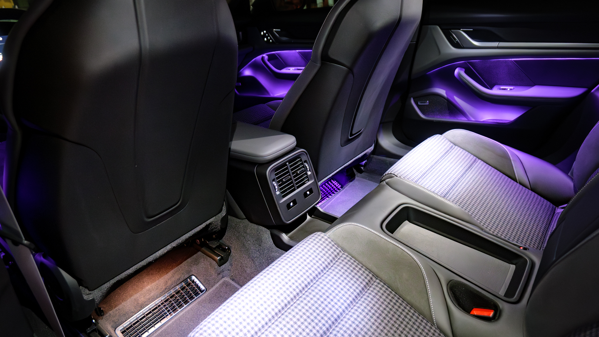 Test drive Porsche Taycan 2025.