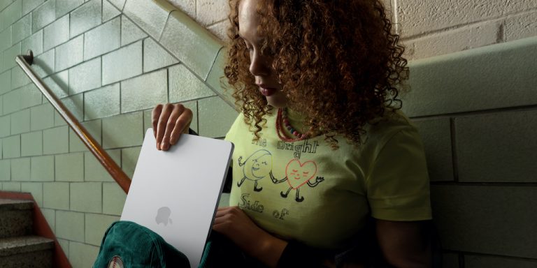 Δελτίο Τύπου – Η Apple ανακοίνωσε το νέο MacBook Pro με Μ5 Pro και M5 Max chip, το νέο MacBook Air με Μ5 chip καθώς και νέες οθόνες Apple Studio Display και Apple Studio Display XDR