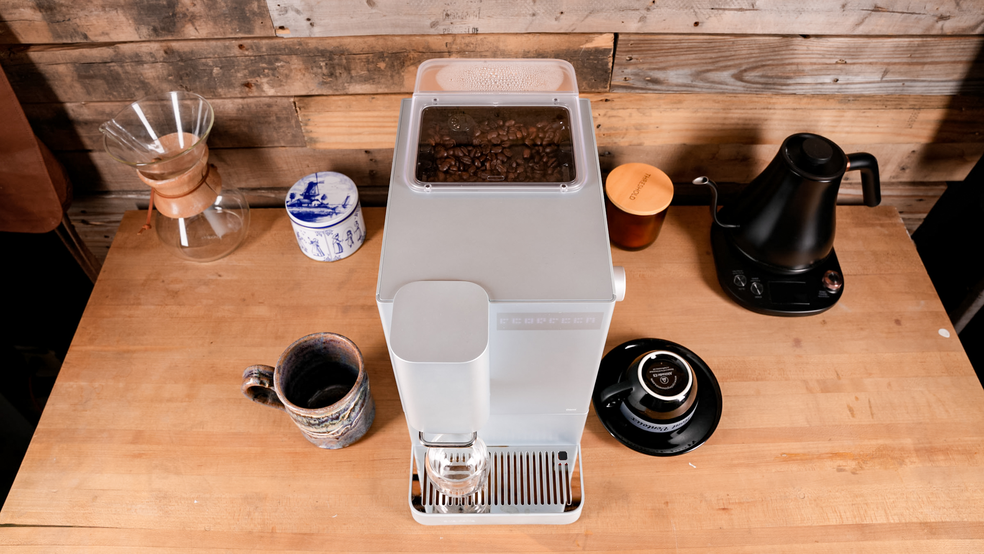 Παρασκευαστής εσπρέσο Terra Kaffe Demi σε επιφάνεια κουζίνας