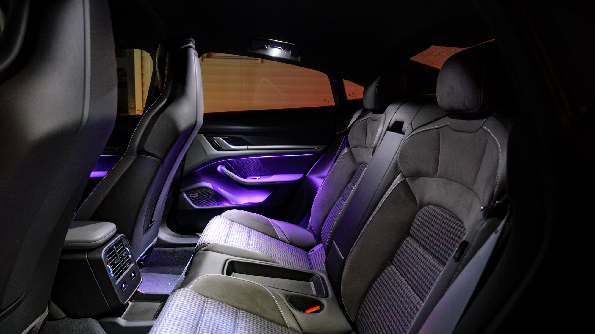 Test drive Porsche Taycan 2025.