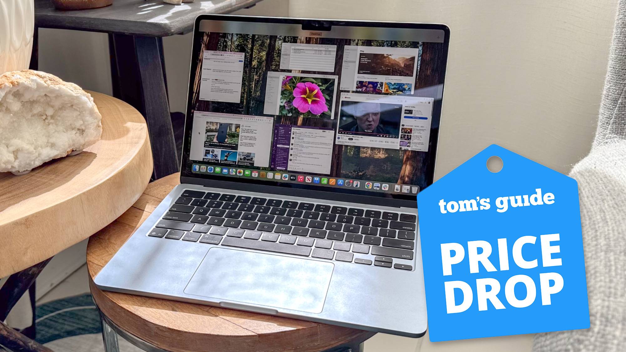 MacBook Air M4 σε ένα τραπέζι