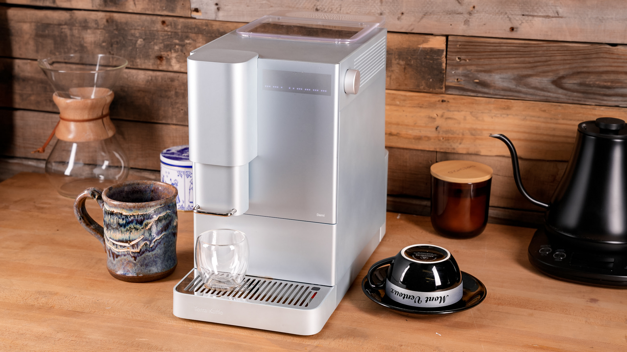 Παρασκευαστής εσπρέσο Terra Kaffe Demi σε επιφάνεια κουζίνας