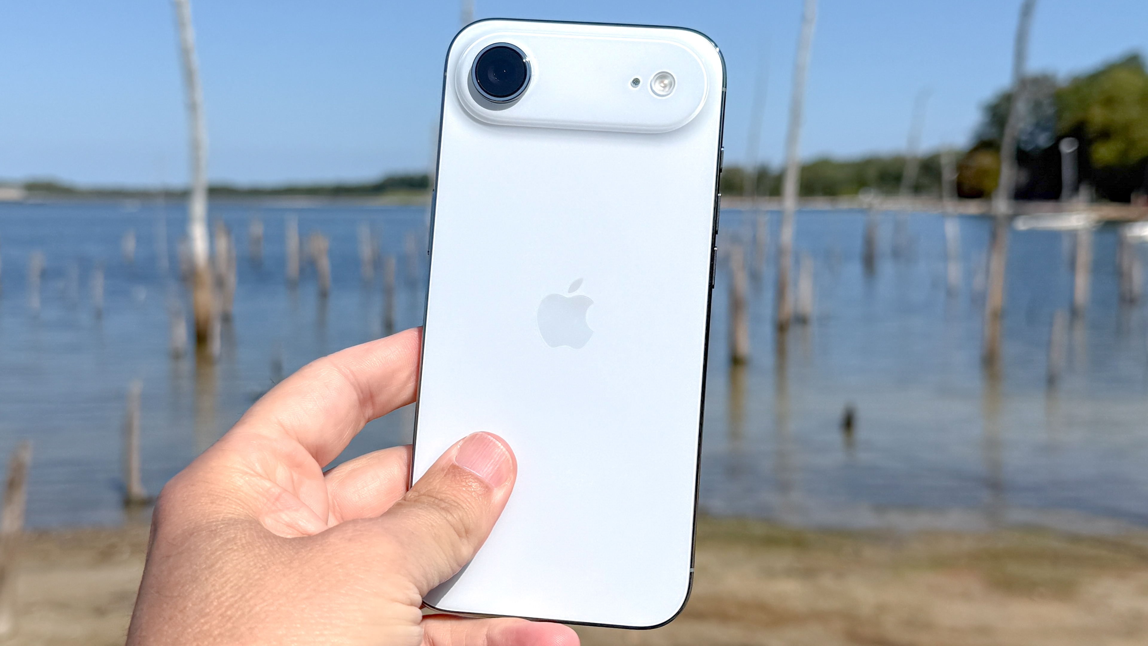 Το iPhone Air φαίνεται στο χέρι