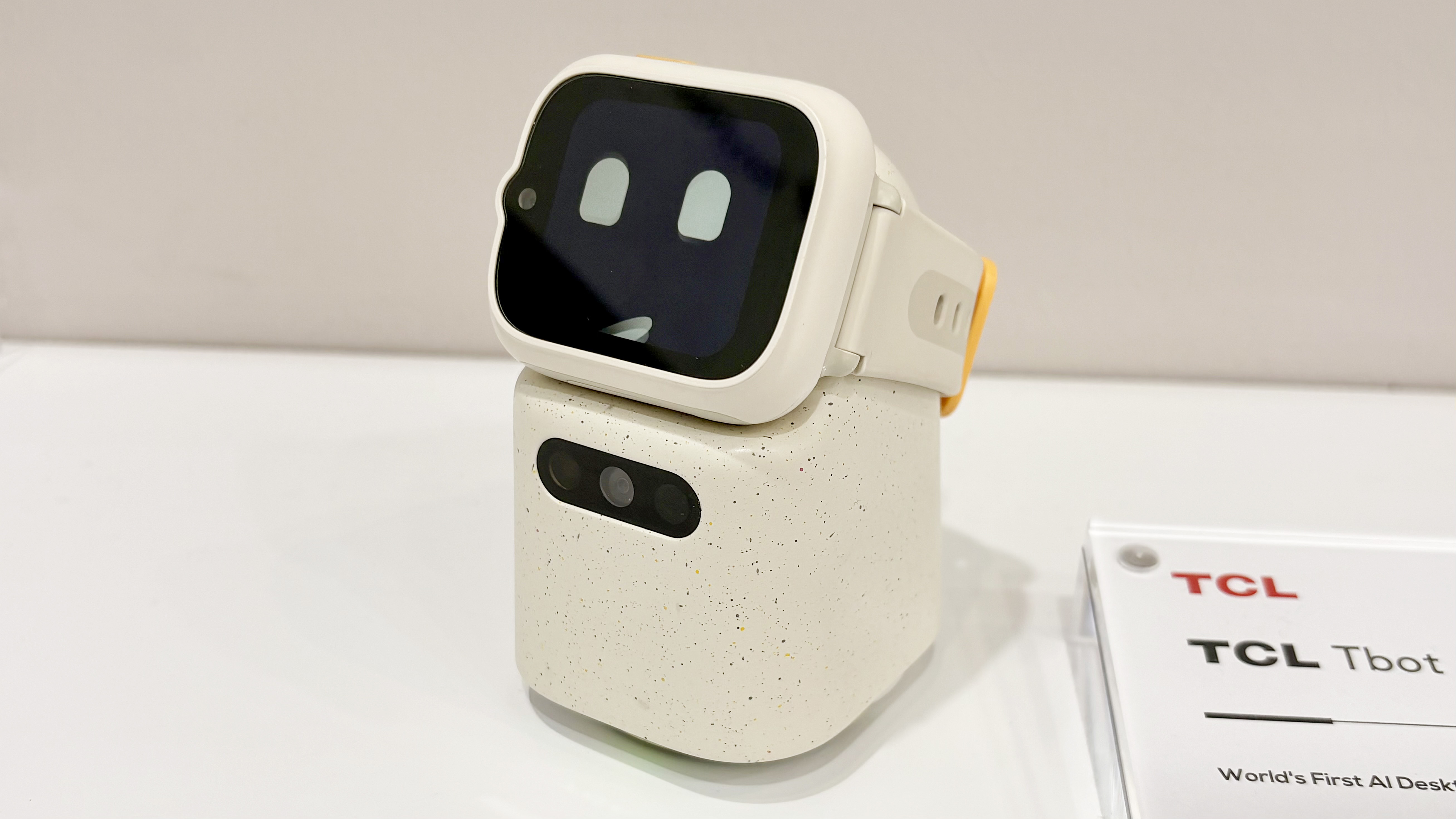 Αξεσουάρ επιφάνειας εργασίας TCL Tbot ​​για έξυπνα ρολόγια TCL για παιδιά