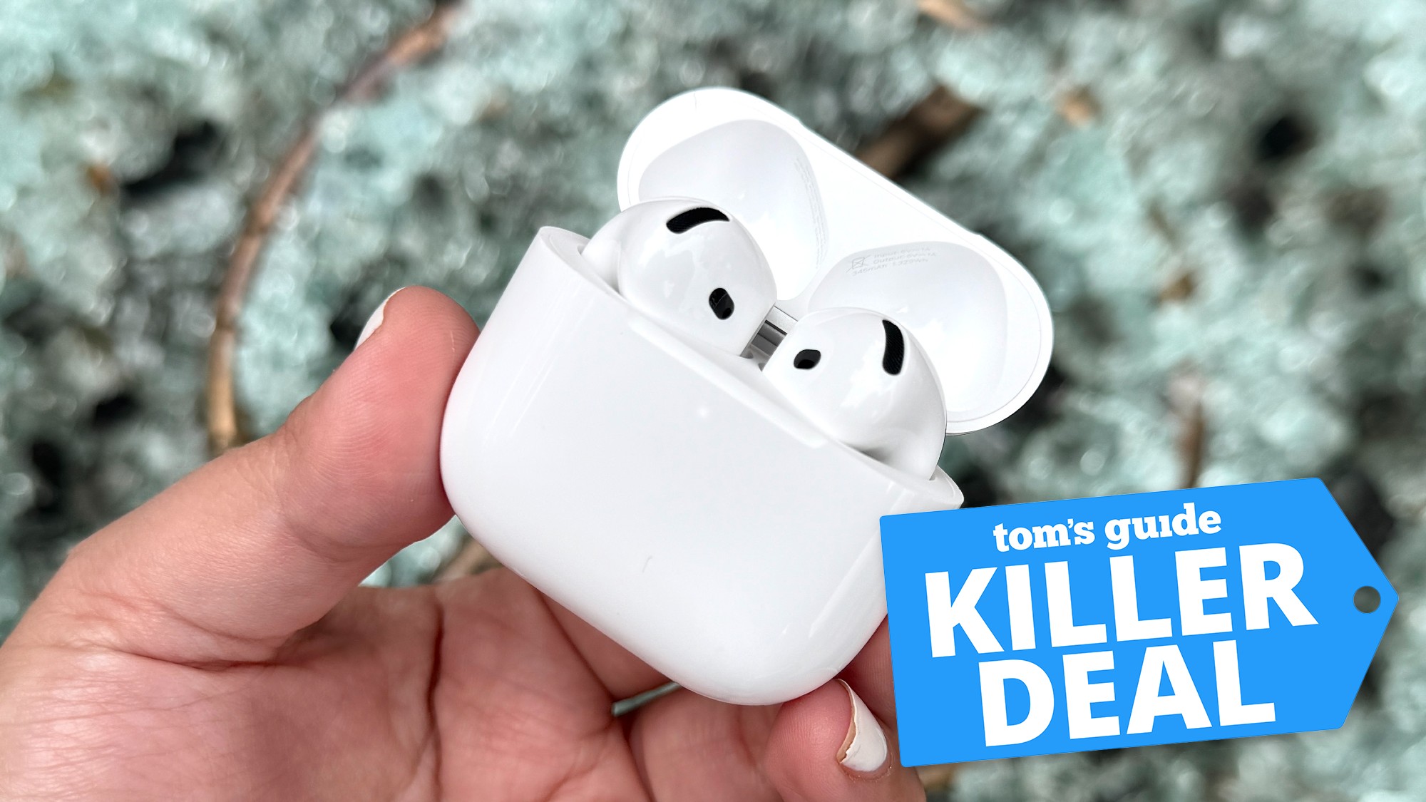 Τα AirPods 4 εμφανίζονται σε θήκη με αυτοκόλλητο Tom's Guide Killer Deal
