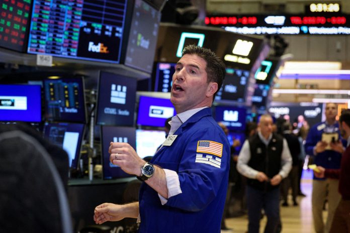 Wall Street: Ισχυρό sell-off, βουτιά 800 μονάδων για Dow – Wall Street: Ισχυρό sell-off, βουτιά 800 μονάδων για Dow –