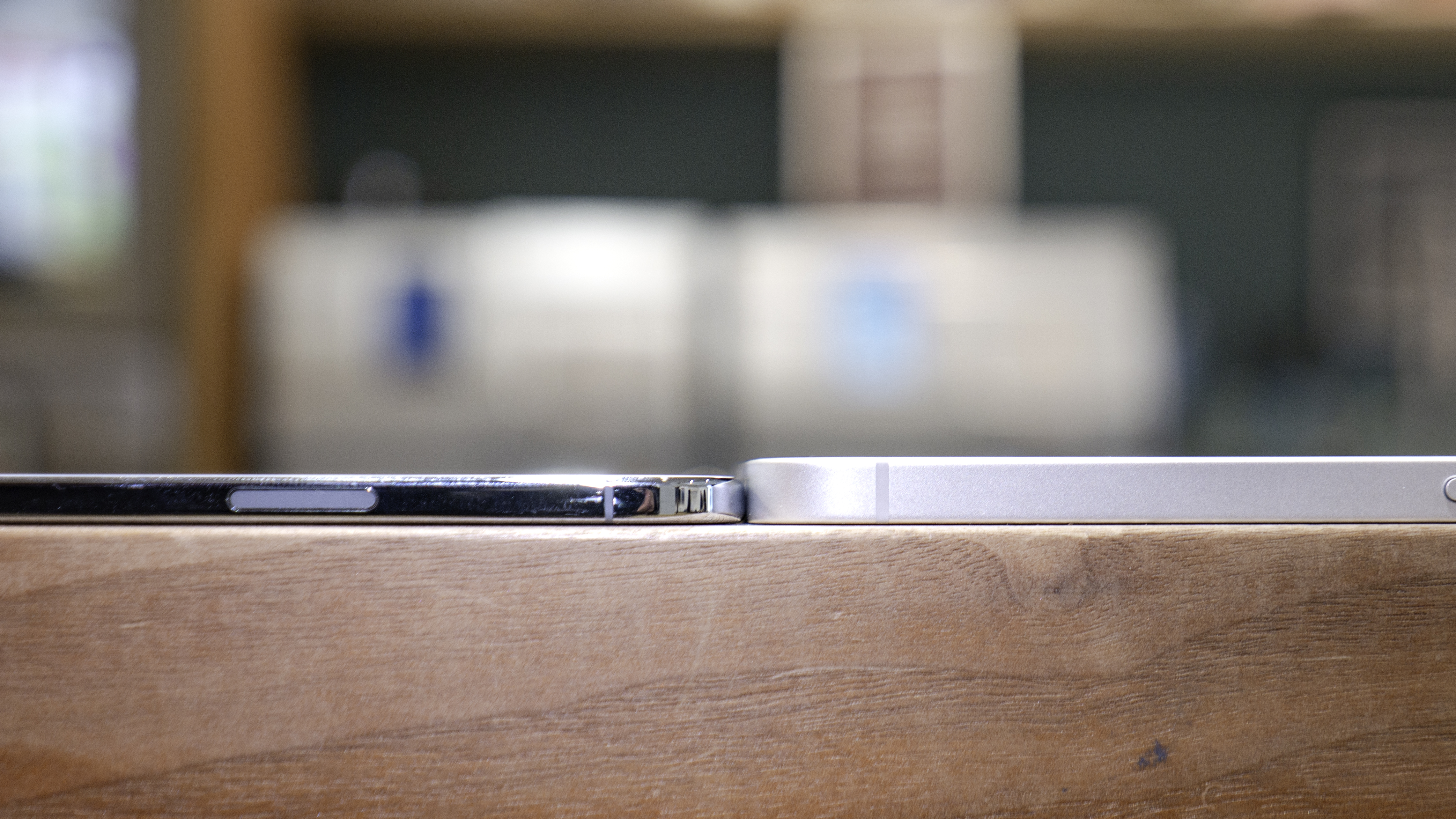 iPhone Air εναντίον iPhone 17e.