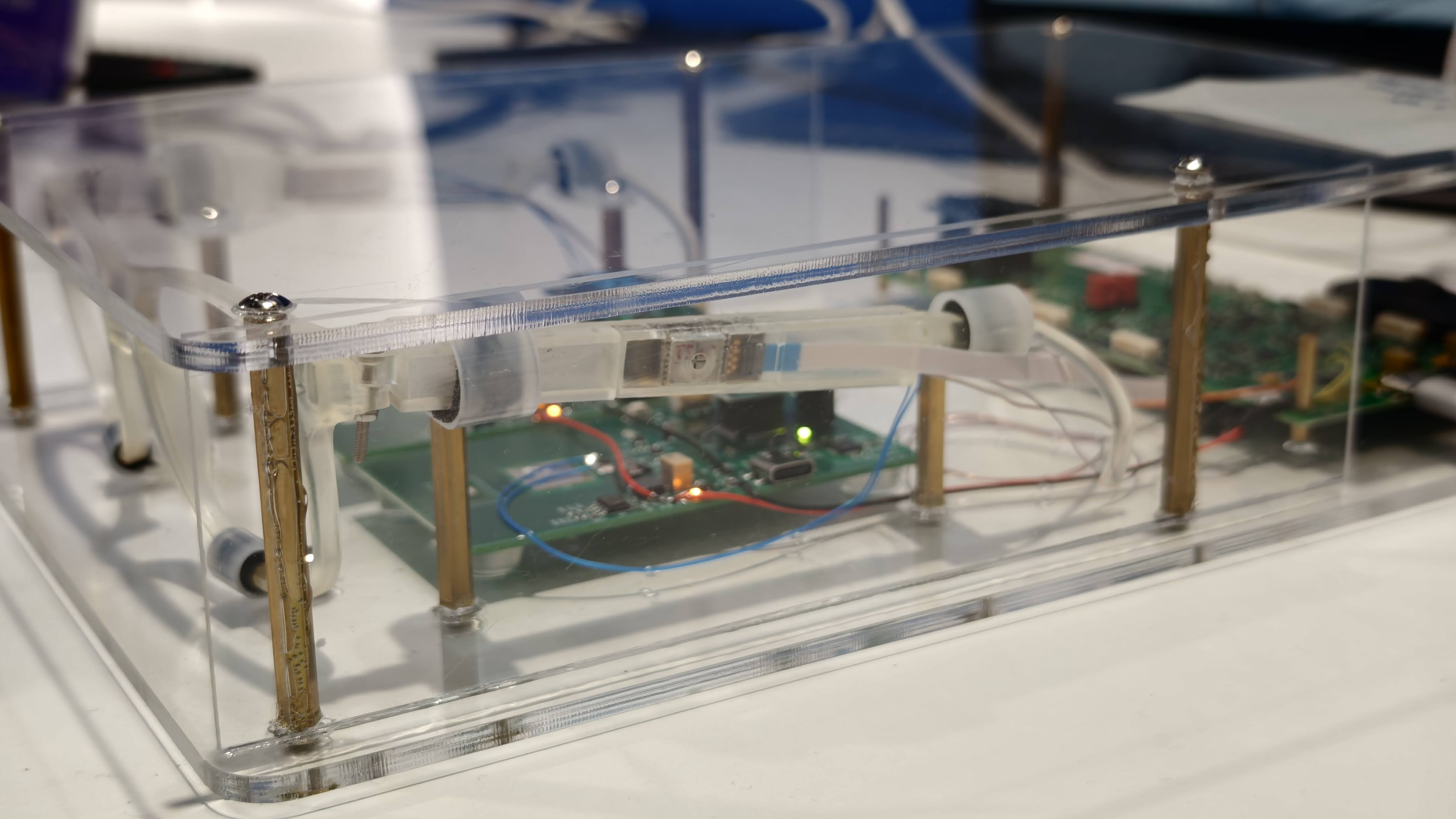 Επίδειξη λύσης ενεργού ψύξης xMEMS XMC-2400