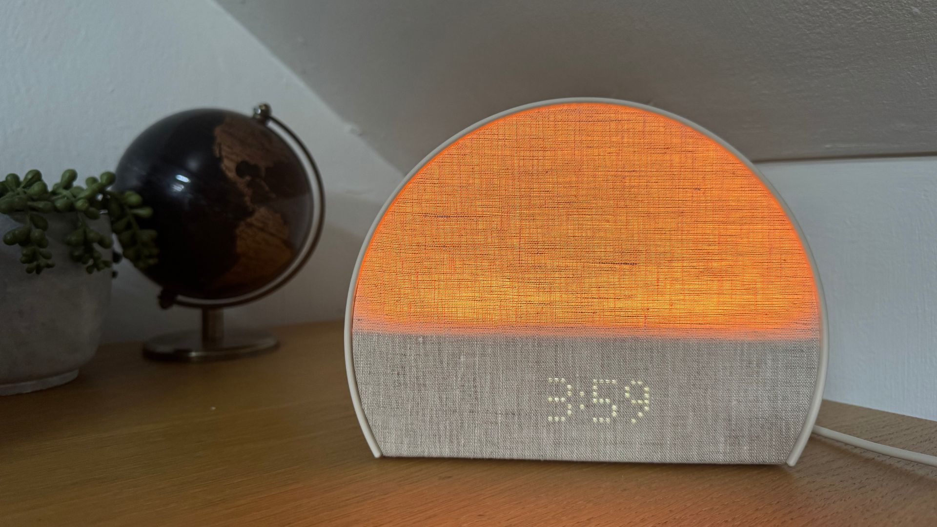 Ξυπνητήρι Hatch Restore 3 sunrise με πορτοκαλί φως