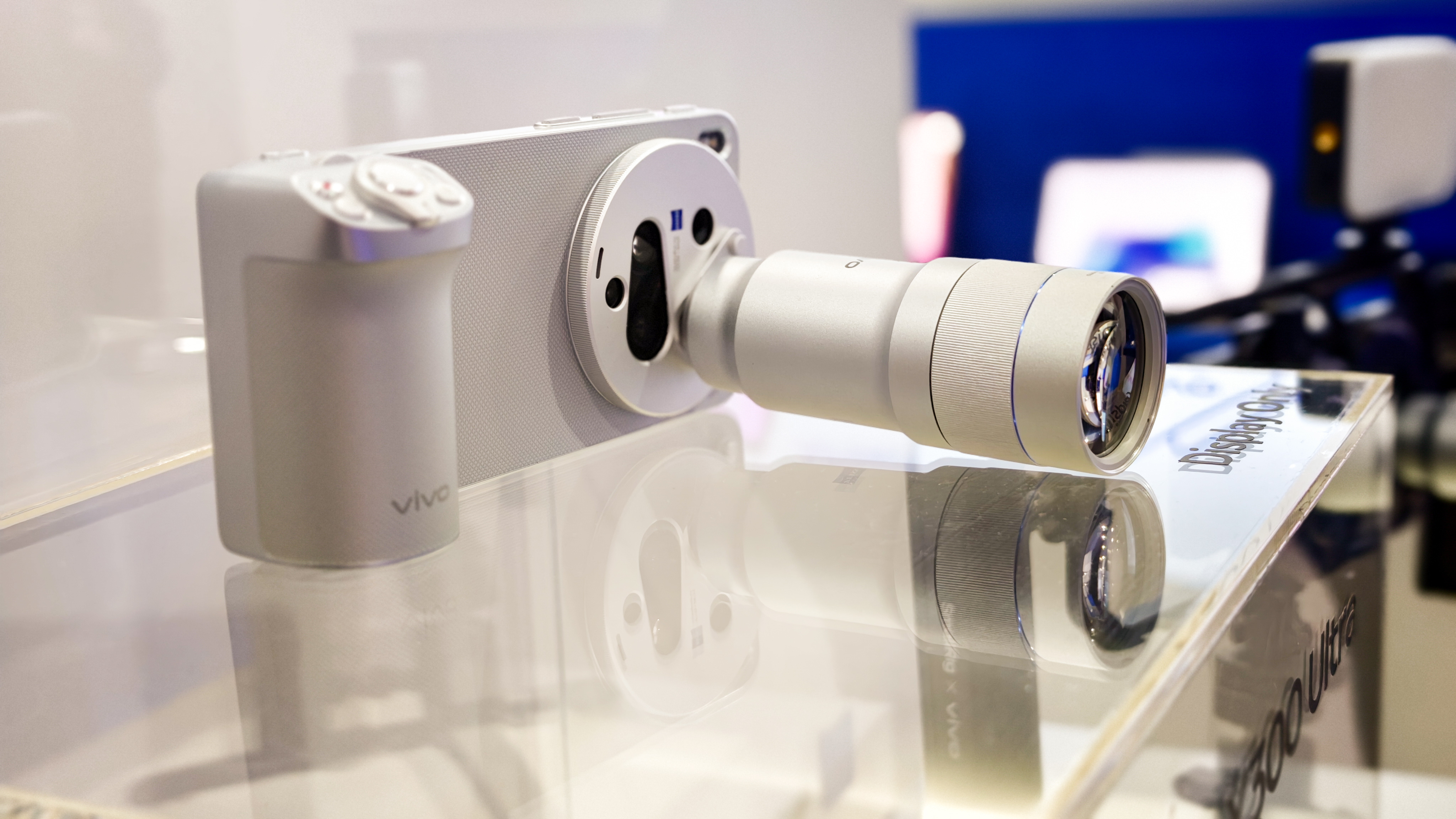 Vivo X300 Ultra hands-on στο MWC 2026