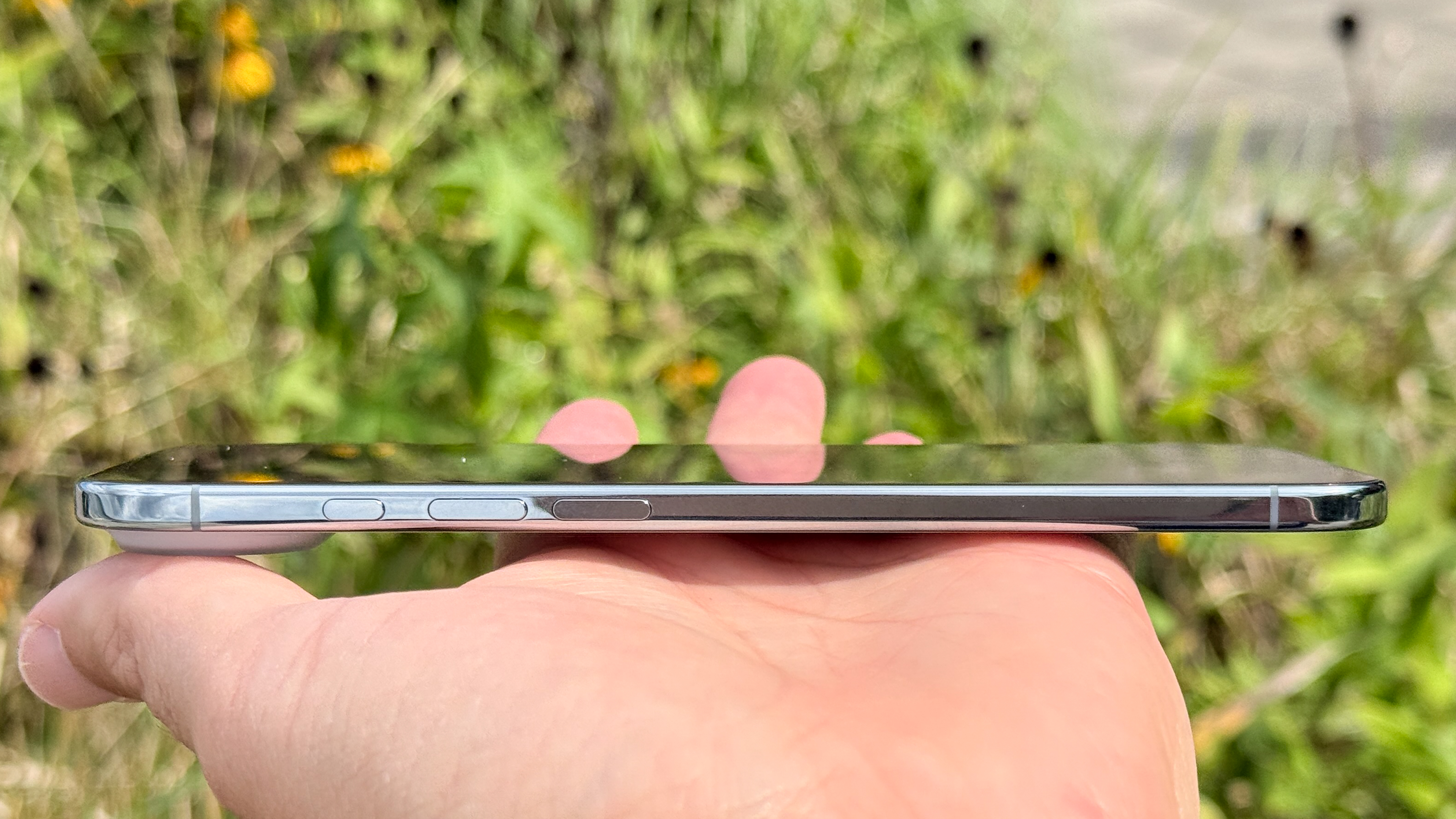 Το iPhone Air φαίνεται στο χέρι