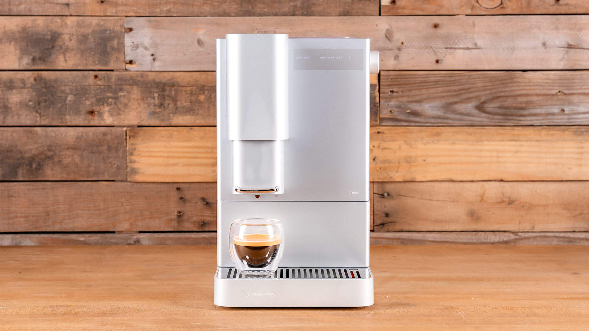 Παρασκευαστής εσπρέσο Terra Kaffe Demi σε επιφάνεια κουζίνας