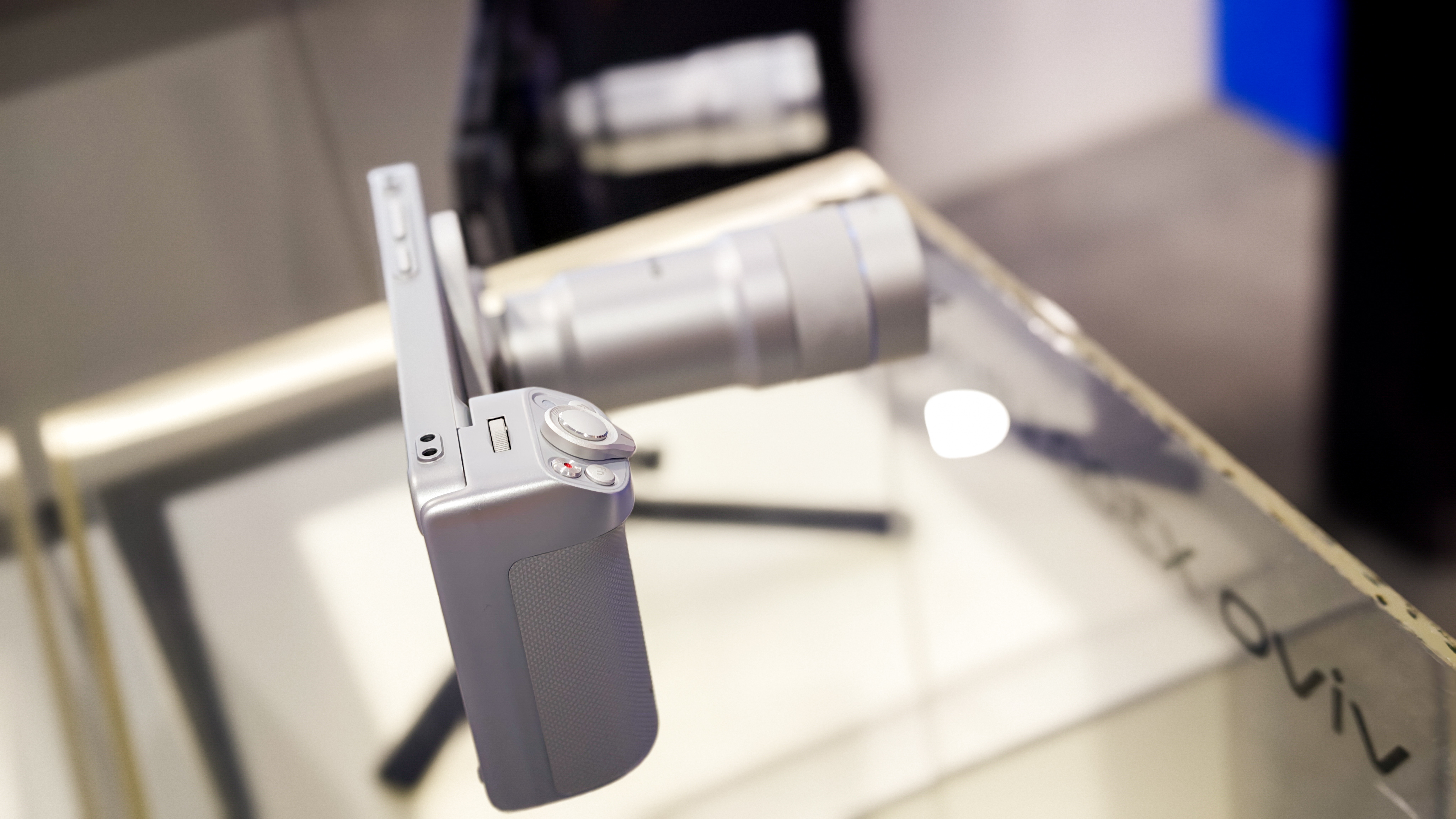 Vivo X300 Ultra hands-on στο MWC 2026