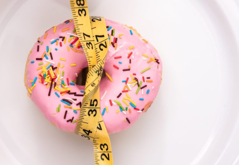 Παχυσαρκία: Αυτό είναι το καλύτερο φάρμακο, σύμφωνα με κορυφαίο Έλληνα επιστήμονα