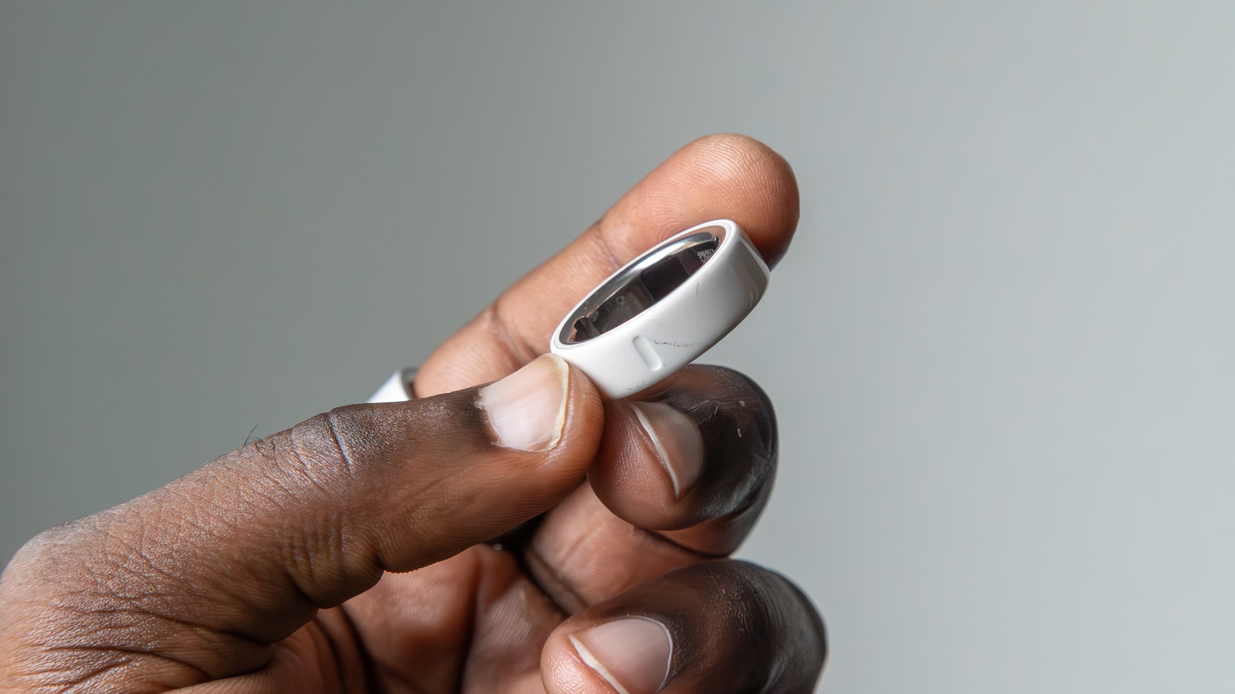 Γρατσουνιές στο Oura Ring 4 Ceramic