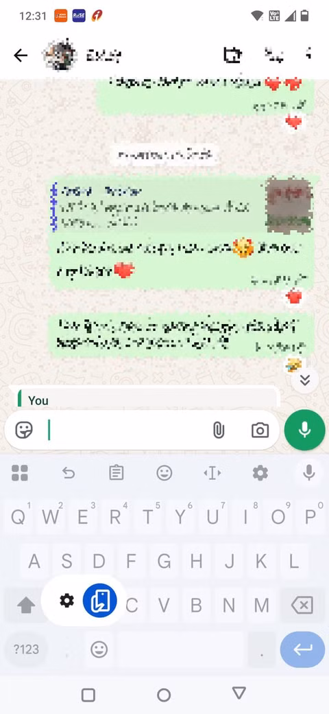 Στιγμιότυπο οθόνης που δείχνει την επιλογή με το ένα χέρι στο Gboard