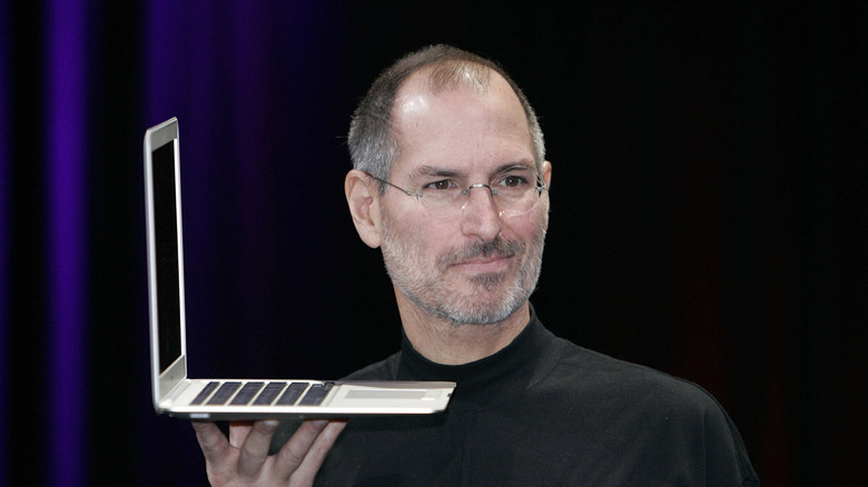 Ο Steve Jobs παρουσιάζει το MacBook Air το 2008.