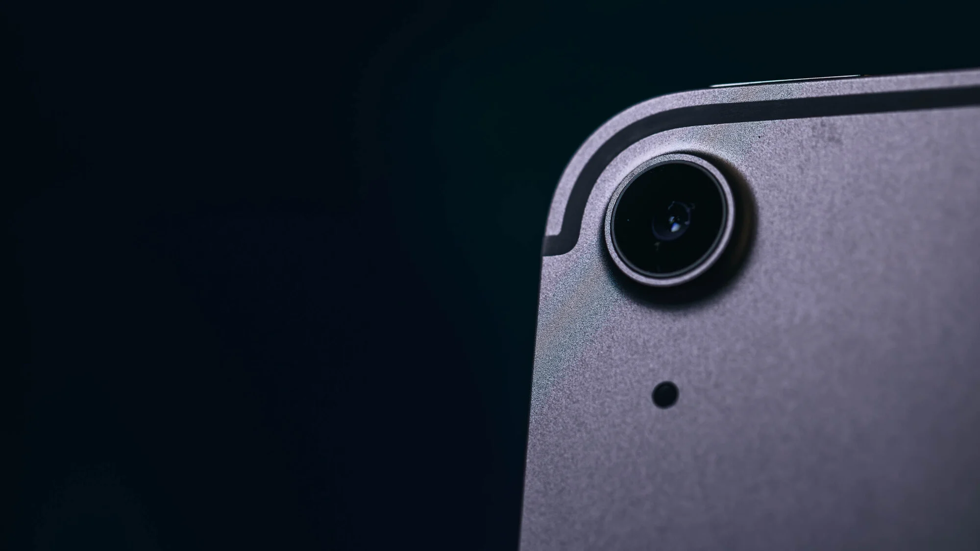 Μια κοντινή άποψη της κάμερας iPad Air.