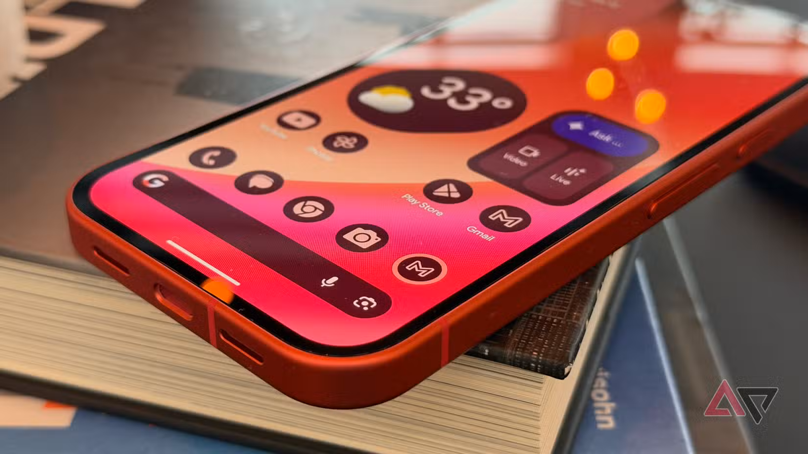 Κάτω πλαίσιο του Google Pixel 10a στο Berry