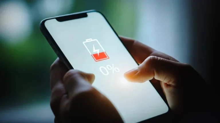 Τέσσερις συνήθειες που καταστρέφουν τη μπαταρία σε iPhone και Android