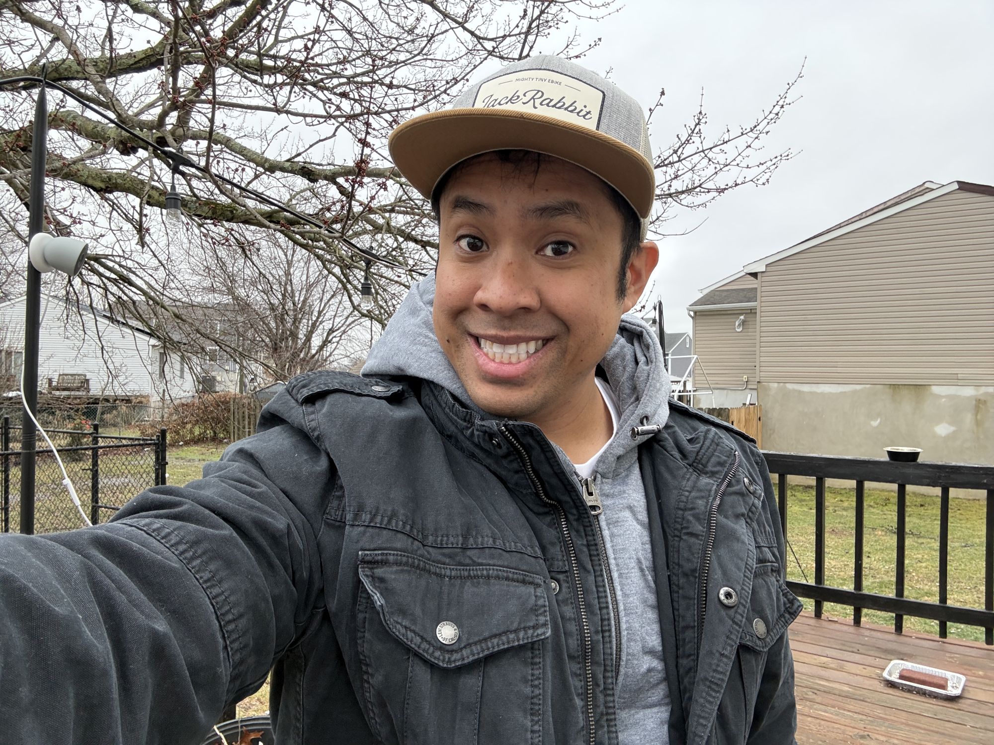 Apple iPhone 16e selfie.