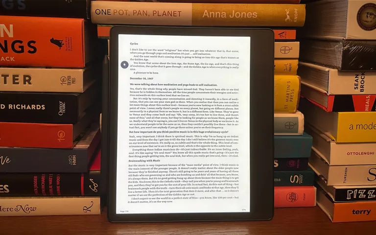 A Kindle Scribe sits on a bookshelf