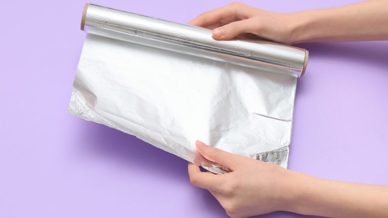 Η τοποθέτηση αλουμινόχαρτου πίσω από τον δρομολογητή σας βελτιώνει πραγματικά το Wi-Fi σας;